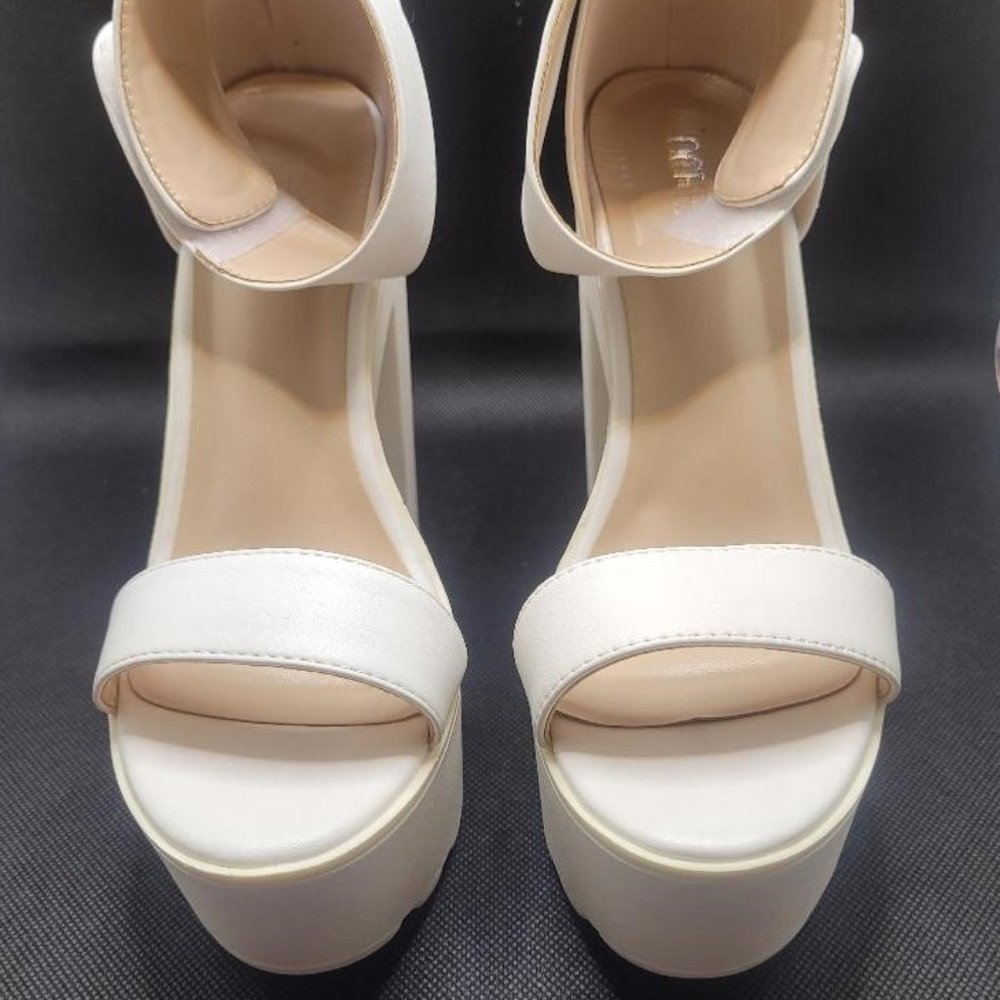 New Women's Ochenta Platform Block Heel Sandal White, Size US 6 - 6.5 / EU 36